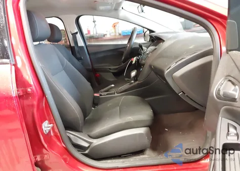 2018 Ford Focus Se z USA, uszkodzony, nr VIN 1FADP3F25JL275876